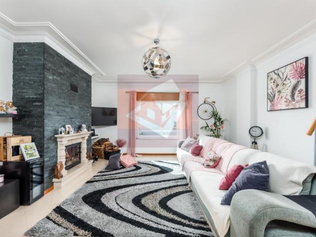 Apartamento T2+1 duplex com garagem em Casal de Cambra