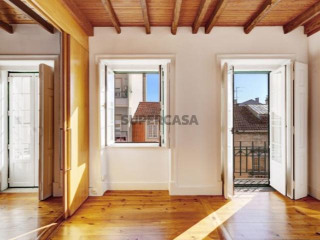 Apartamento T2+1 duplex próximo dos Maristas, Lisboa