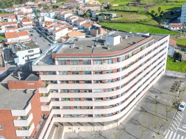 Apartamento T2+1 em Gondomar Ed. Aqua Plaza com Varandas e Boa Exposição Solar
