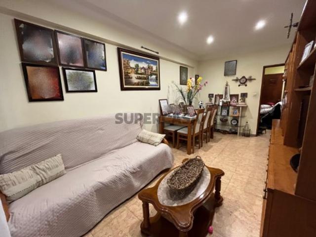 Apartamento T2+1 em prédio com elevador, em S. João da Talha