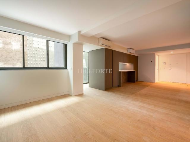 Apartamento T2+1 Luxuoso e Versátil com Piscina no Rooftop e Vista Rio – Estrela, Lisboa