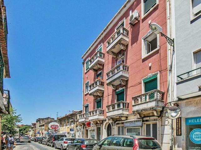 Apartamento T2+1 no 2. º piso da Rua de Campo de Ourique, n. 95m² Campo de Ourique