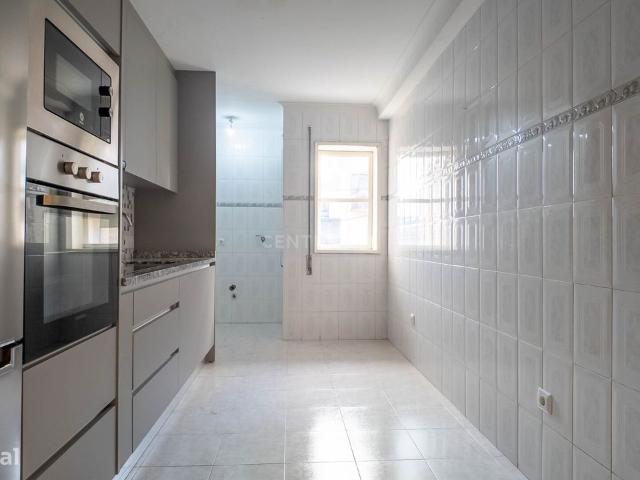 Apartamento T2+1 no R/C / Lugar de Garagem /Gondomar