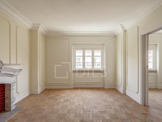 Apartamento T2+1 para arrendamento na Av. Madrid, Lisboa