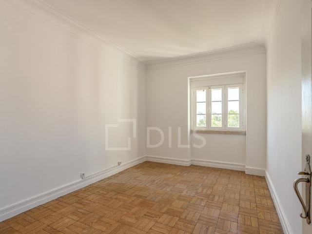 Apartamento T2+1 para arrendamento na Av. Madrid, Lisboa