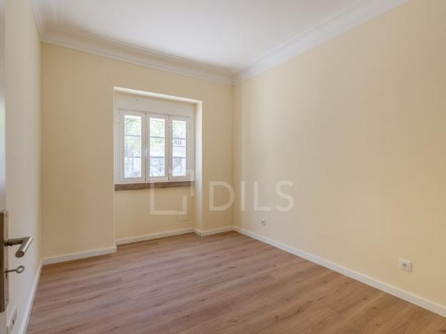 Apartamento T2+1 para arrendamento na Av. Madrid, Lisboa