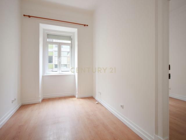 Apartamento T2+1 para arrendar nas Av. Novas