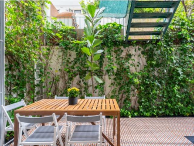 Apartamento T2+1 renovado e com pátio junto ao Marquês de Pombal