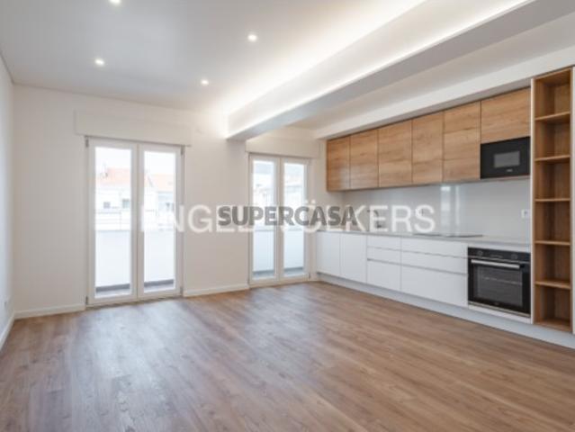 Apartamento T2+1 Totalmente Remodelado na Amadora