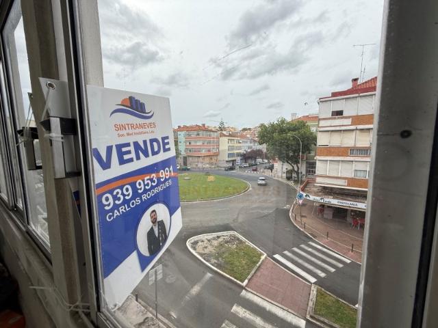 Apartamento T2+1 Totalmente Remodelado na Damaia Pronto a Habitar!