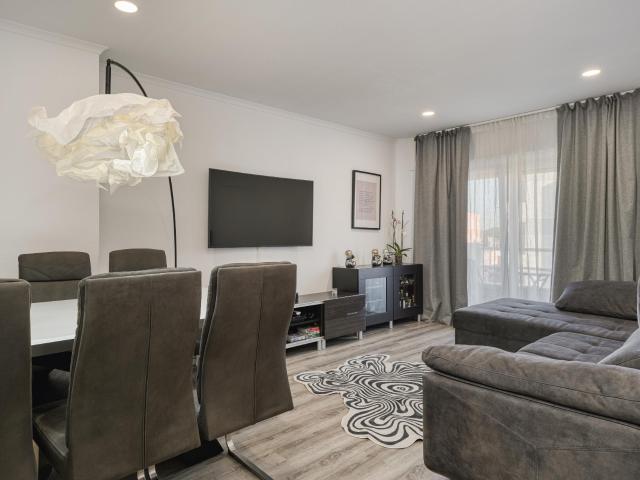 Apartamento T2+1 Totalmente Remodelado no Casal do Marco, Seixal