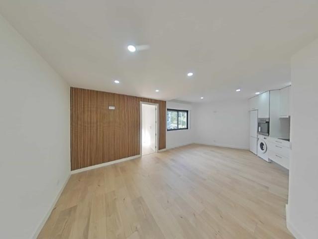 Apartamento T2+1 totalmente remodelado em Santa Iria da Azóia
