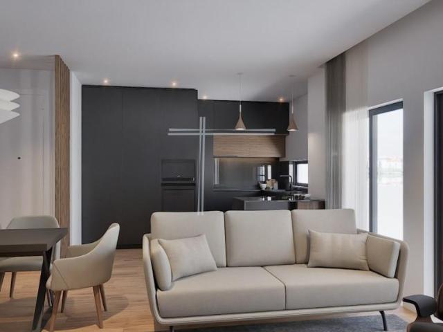 Apartamento T2+2 com varanda e parqueamento para 1 carro P. 110m² Charneca De Caparica