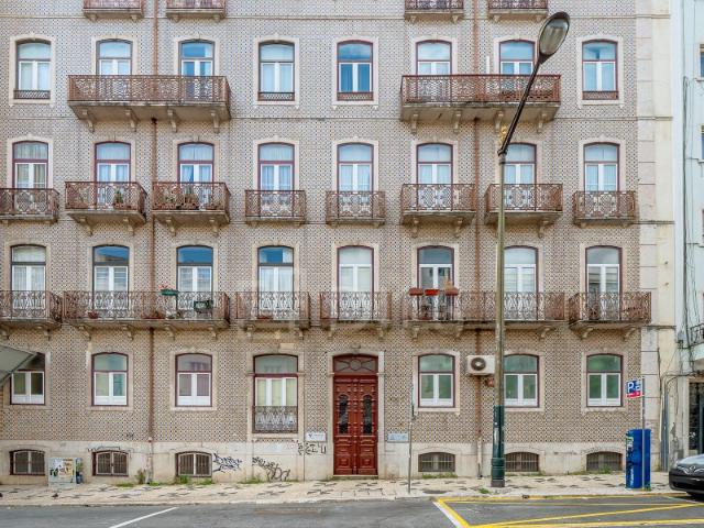 Apartamento T2+2 no centro de Lisboa, junto ao metro, para renovar