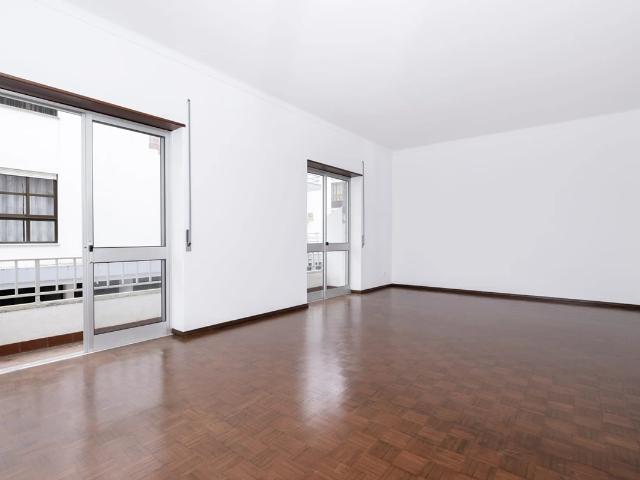 Apartamento T2 para arrendamento no Centro das Caldas da Rainha