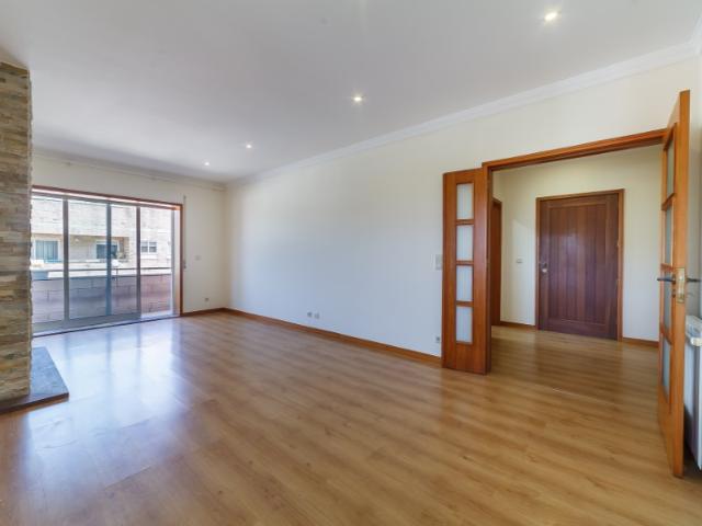 Apartamento T2 | 127 m² | Vistas Mar | Box Fechada | Excelente Exposição Solar