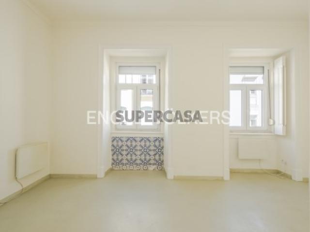 Apartamento T1 + 2 na Estefânia