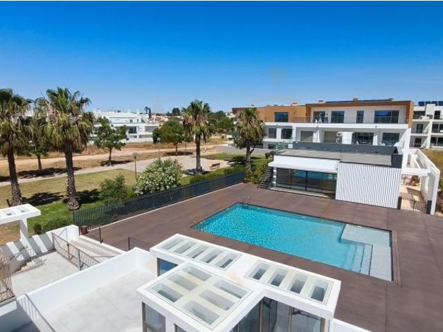 Apartamento T2 1ºandar com piscina e garagem em Cabanas de Tavira