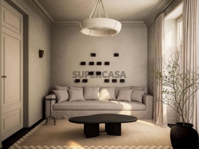 Apartamento T2 + 1, com varanda, em Campo de Ourique