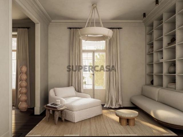 Apartamento T2 + 1, com varanda, em Campo de Ourique