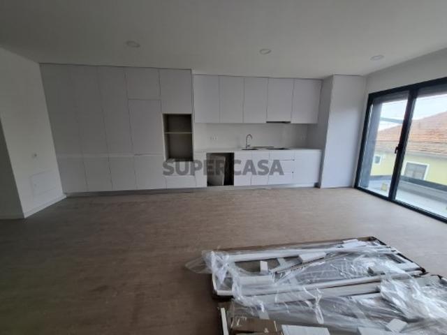 Apartamento T2 + 1 com varanda em Esgueira, Aveiro
