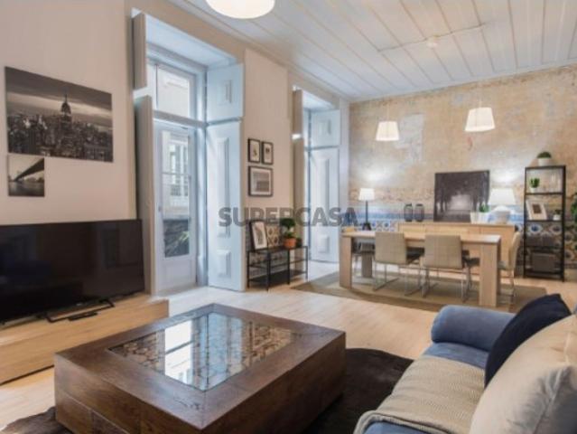 Apartamento T2 + 1 com varanda, Sé, Lisboa