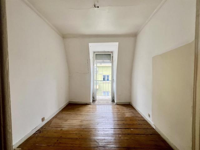 Apartamento T2 + 1 com vista, luz e potencial na Penha de Fr. 70m² Arroios
