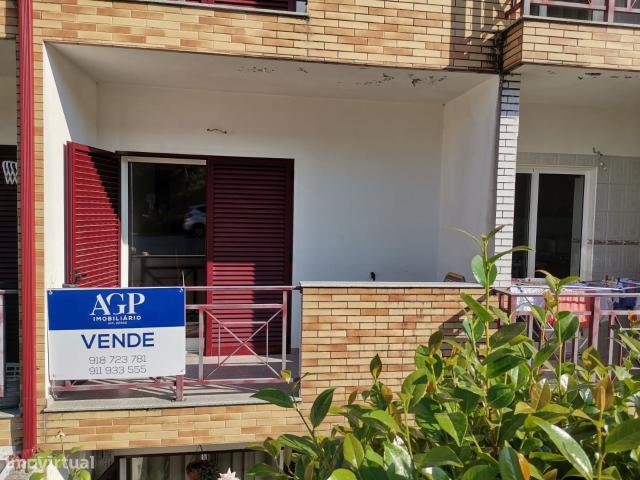 Apartamento T2 + 1 com estacionamento e varanda em Baio