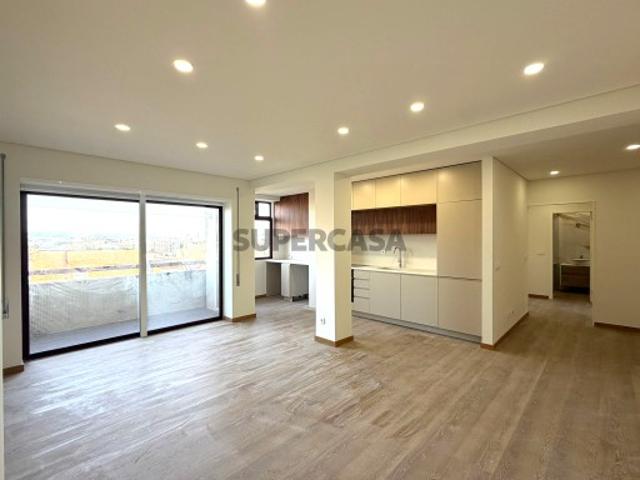 Apartamento T2 +1 Totalmente Remodelado com garagem fechada Santa Marinha e São Pedro da Afurada