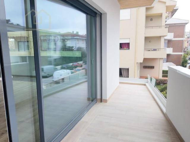 Apartamento T2, 2 frentes com varanda e com garagem, Ramalde. 114m² Ramalde