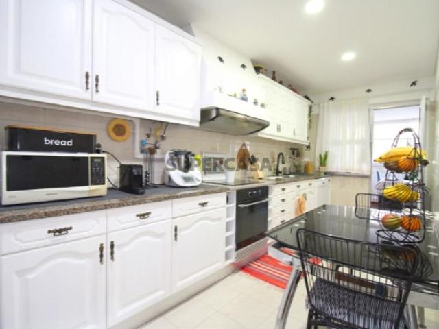 Apartamento T3 com Quintal em Amora