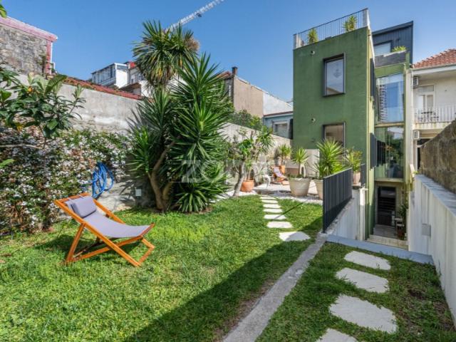Apartamento T2 + T1 + T0 de luxo com Jardim na Rua do Bonfim, Porto