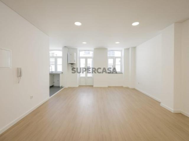 APARTAMENTO T2 + T1 SÓTÃO NO 1.º ANDAR CENTRO DE ÍLHAVO