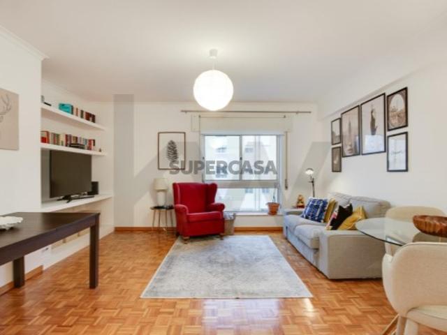APARTAMENTO T2 | TELHEIRAS ALTO DA FAIA | 104 M2 | RENOVADO | 2 ELEVADORES | GARAGEM | ARRECADAÇÃO