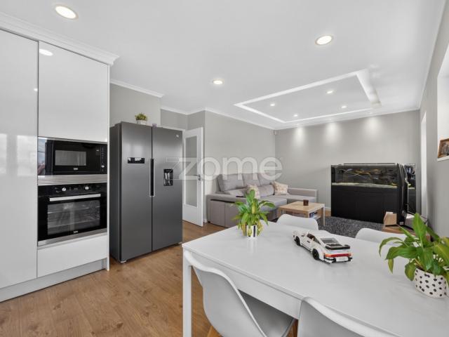 Apartamento T2, totalmente remodelado
