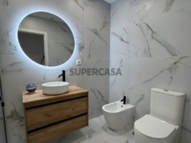 Apartamento T2 Totalmente Remodelado com Parqueamento | Quinta da Cavaleira Algueirão Mem Martins
