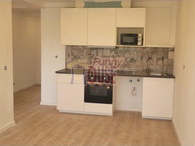 Apartamento T2 totalmente remodelado com Varanda