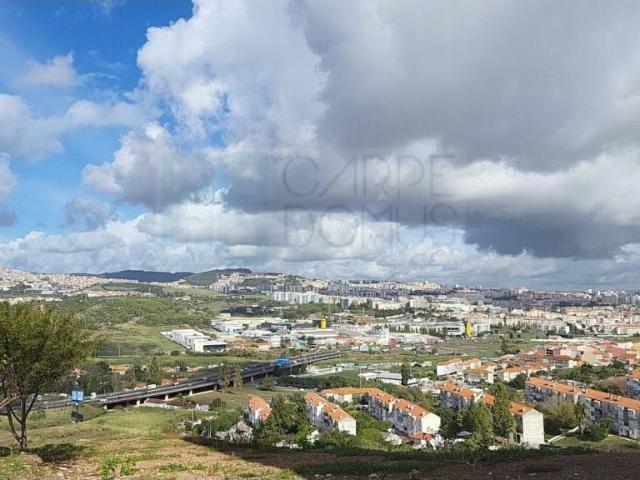 Apartamento T2 Totalmente Remodelado com Vista para a Serra. 48m² Pontinha e Famões