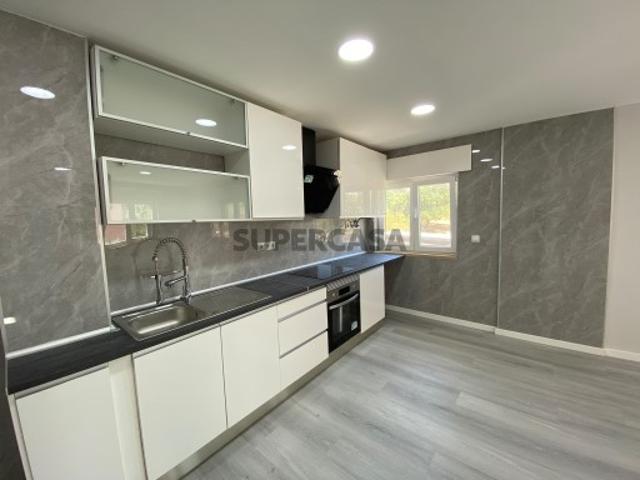 Apartamento T2 Totalmente Remodelado | Corroios