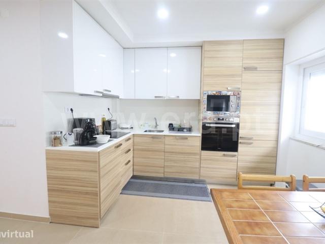 Apartamento T2, totalmente remodelado  Baixa da Banheira