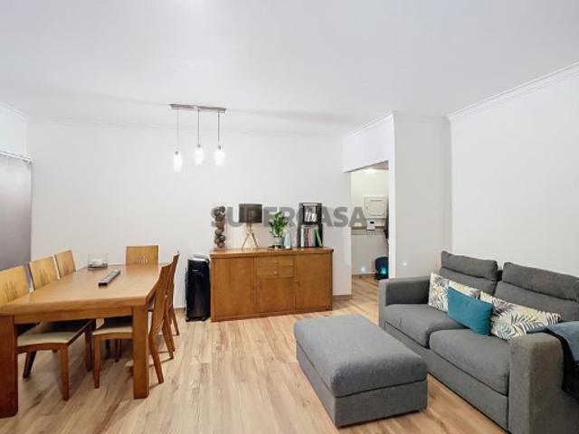 Apartamento T2 Totalmente Remodelado com Elevador Barreiro