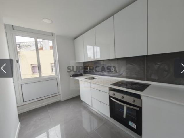 Apartamento T2 Totalmente Remodelado | Damaia de Cima