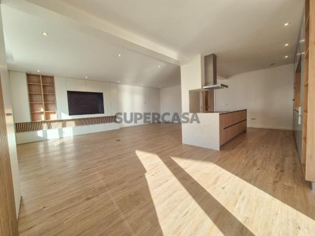 Apartamento T2 totalmente remodelado e equipado na Praia da Areia Branca