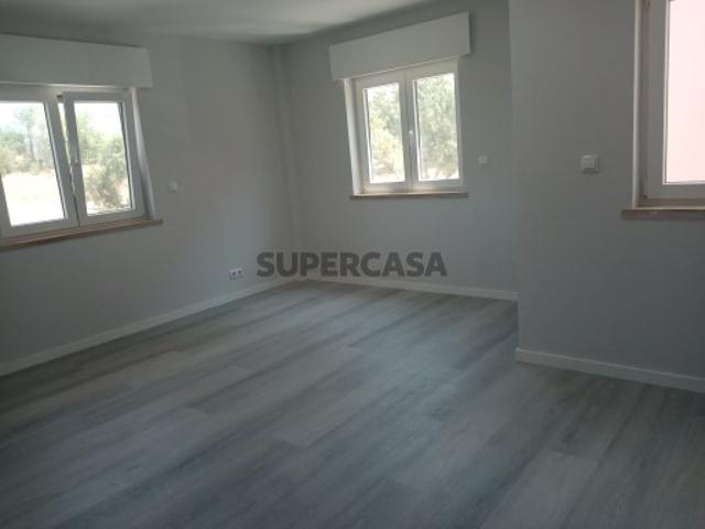 Apartamento T2 Totalmente Remodelado em Corroios