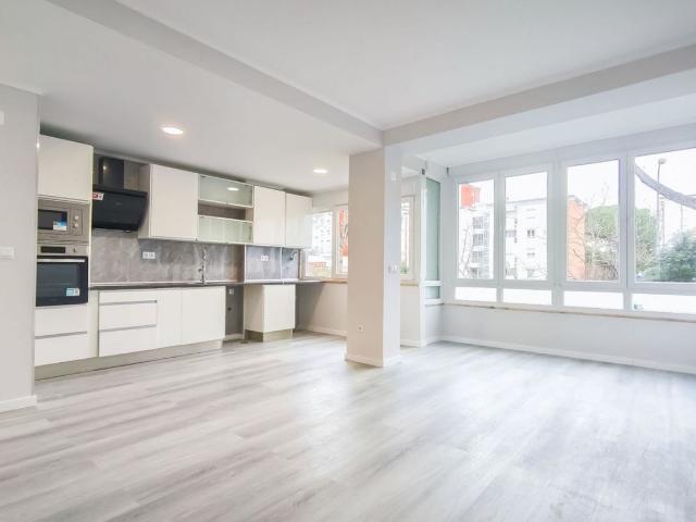 Apartamento T2 totalmente remodelado em Oeiras