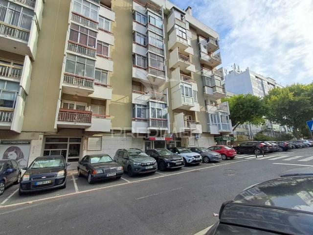 Apartamento T2 Totalmente Remodelado em Oeiras