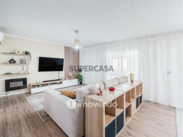 Apartamento T2 totalmente remodelado, em Marvila