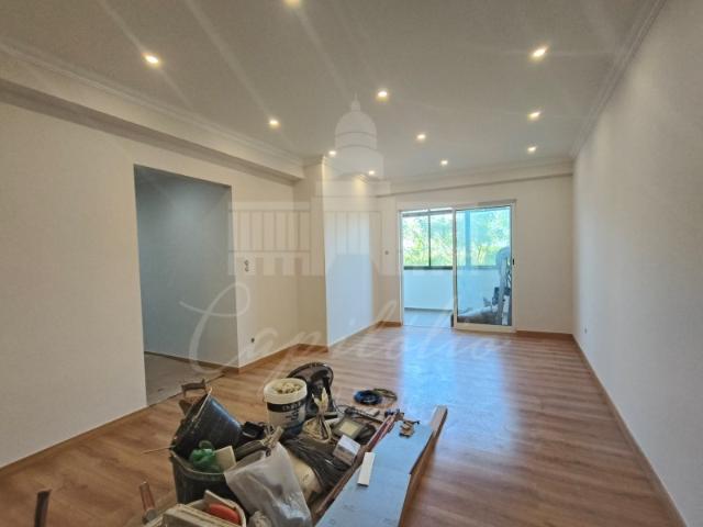 Apartamento T2 totalmente remodelado em Vale Fetal, Sobreda!