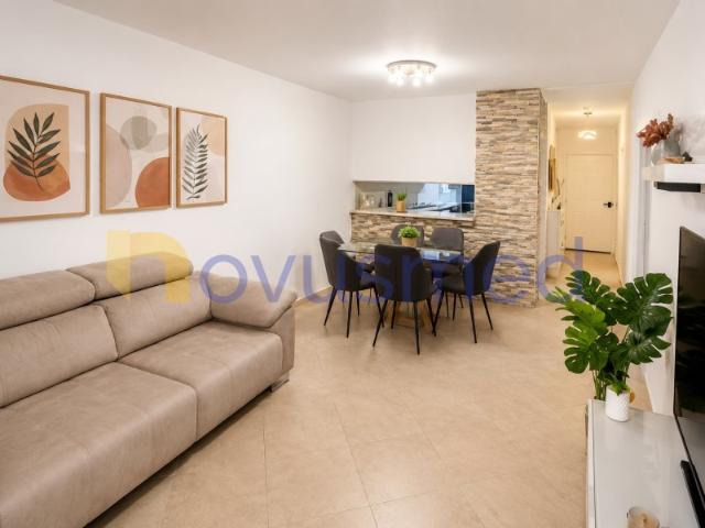 Apartamento T2 totalmente remodelado em zona central nas Ferreiras