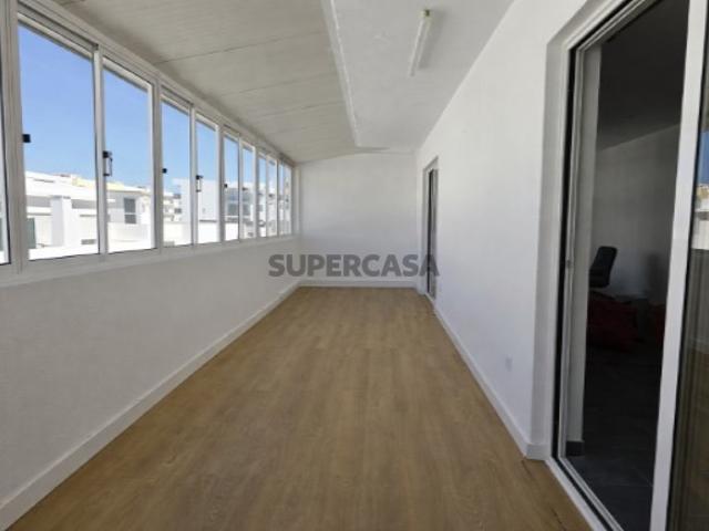 Apartamento T2 Totalmente Remodelado Excelentes áreas